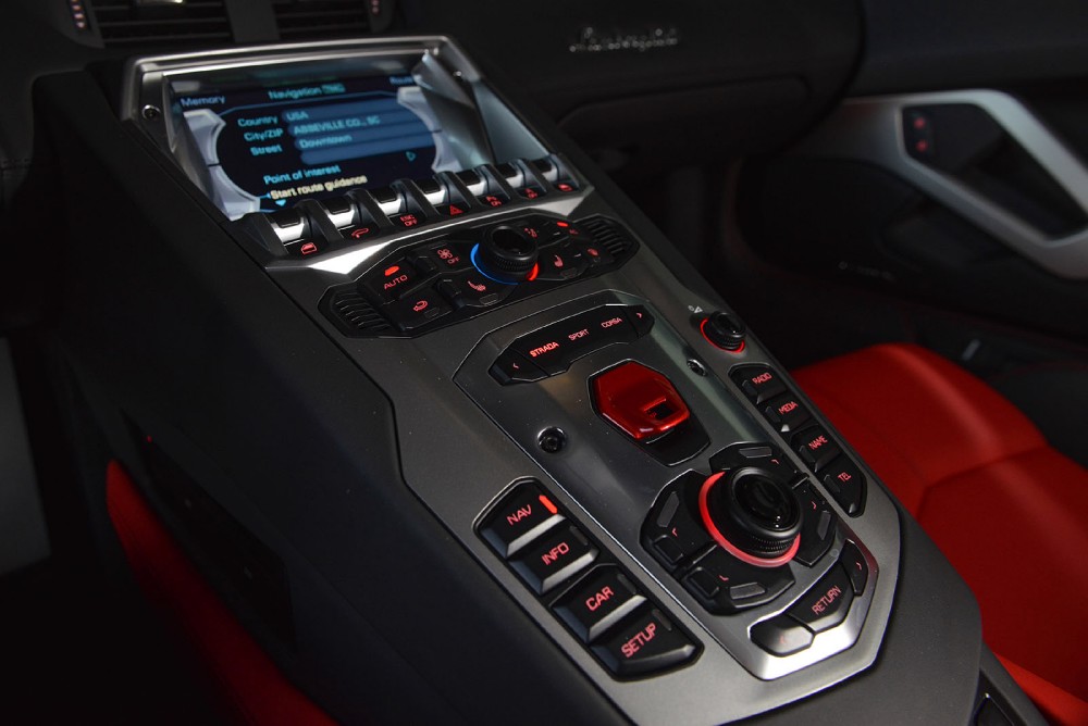 2015 Lamborghini Aventador Image 21