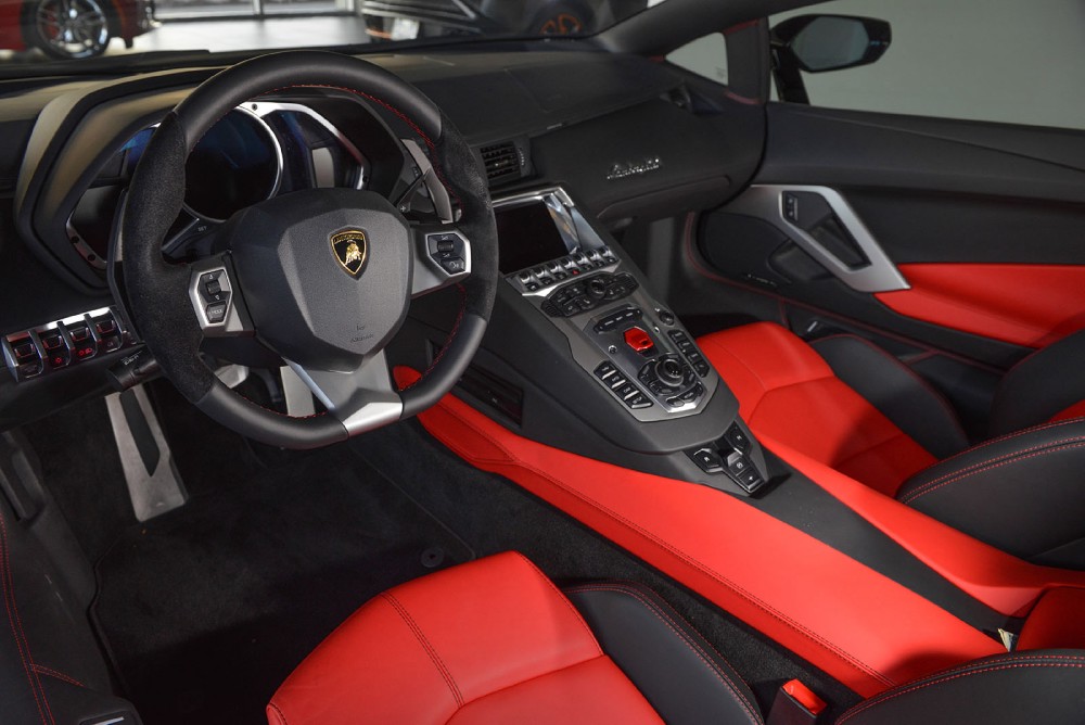 2015 Lamborghini Aventador Image 3