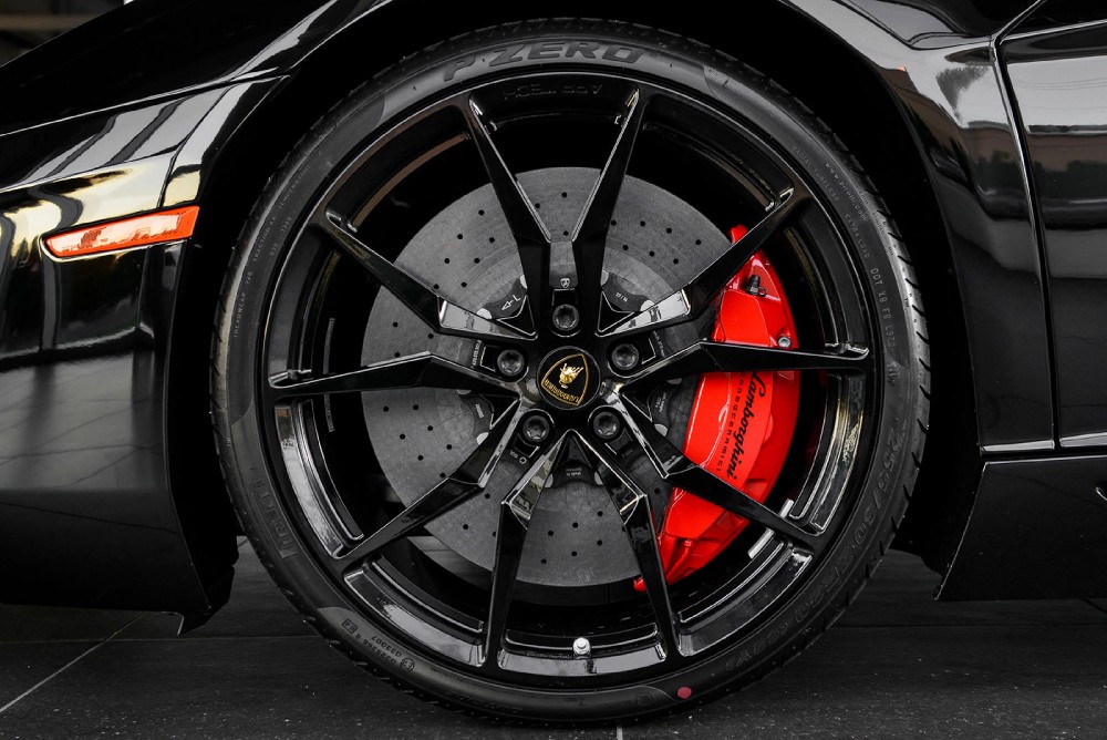 2015 Lamborghini Aventador Image 4