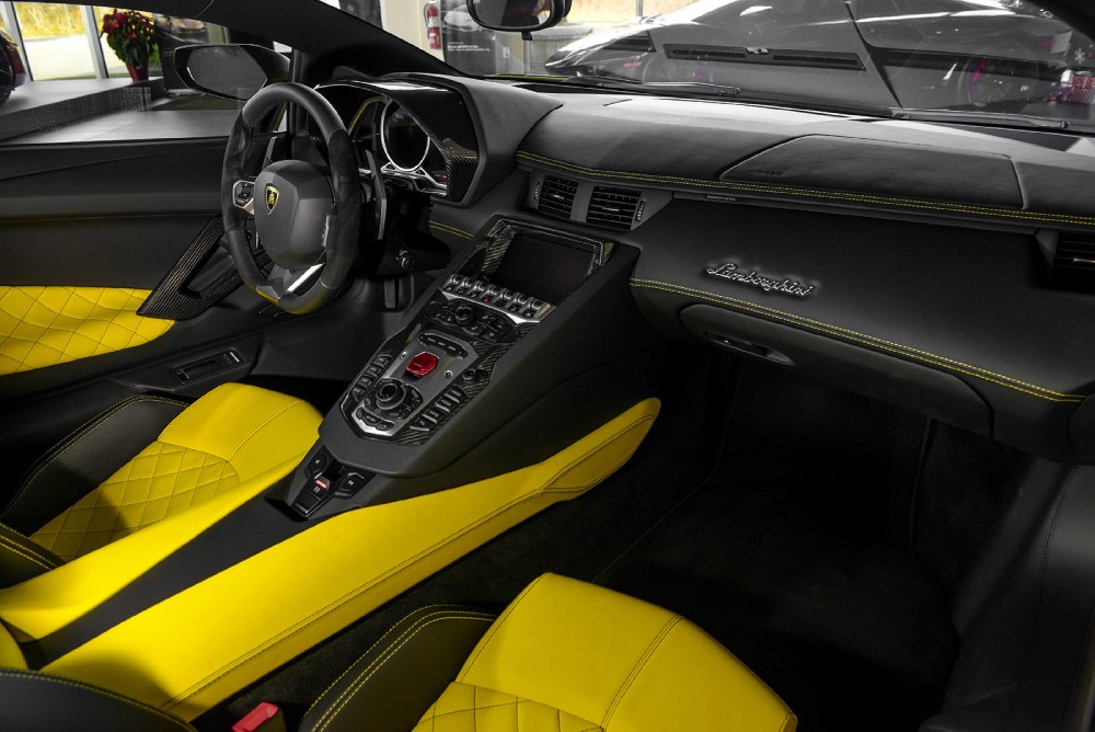 2014 Lamborghini Aventador Image 10