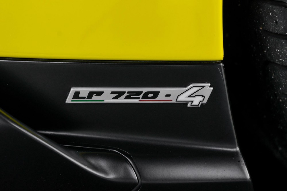 2014 Lamborghini Aventador Image 18