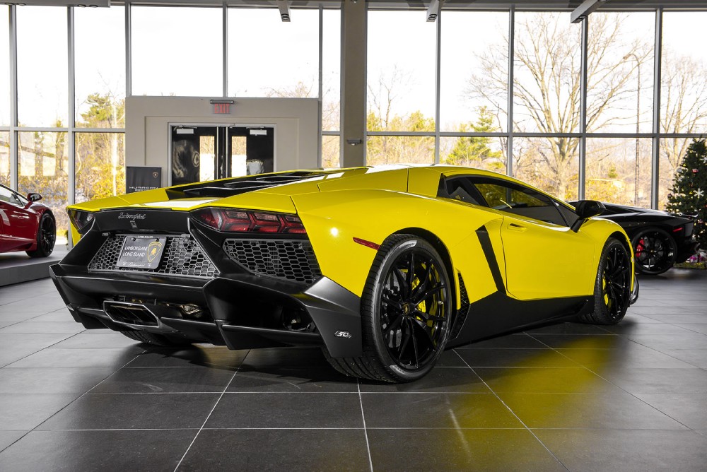 2014 Lamborghini Aventador Image 2