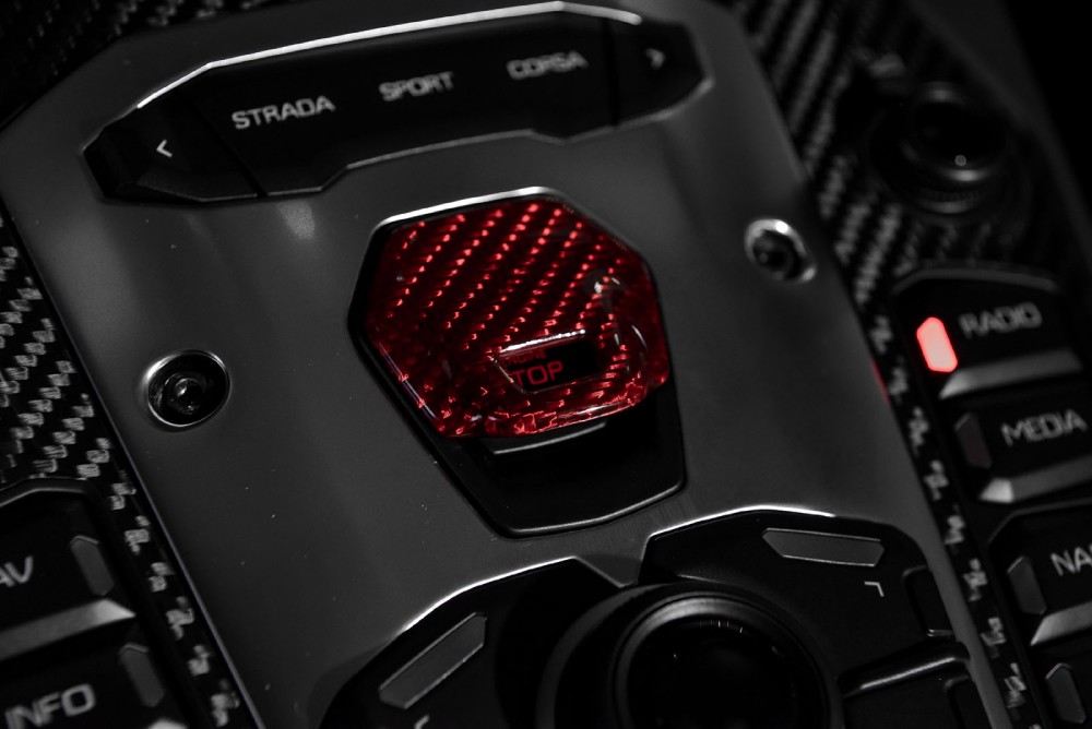 2014 Lamborghini Aventador Image 23
