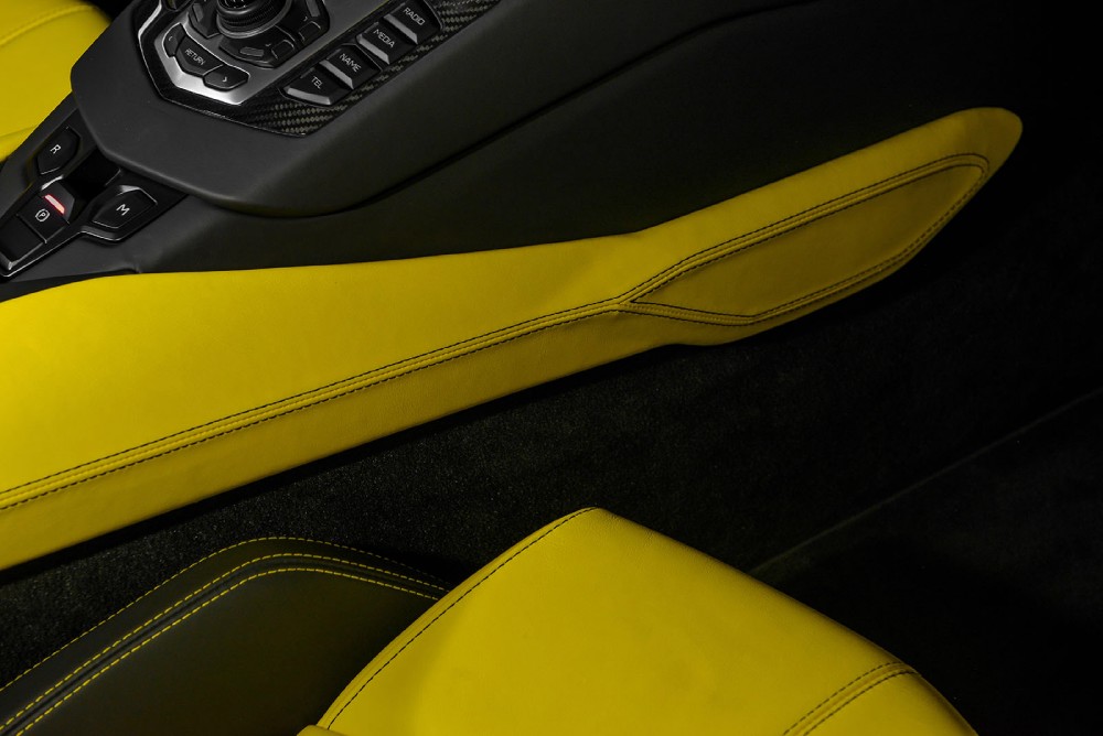 2014 Lamborghini Aventador Image 28