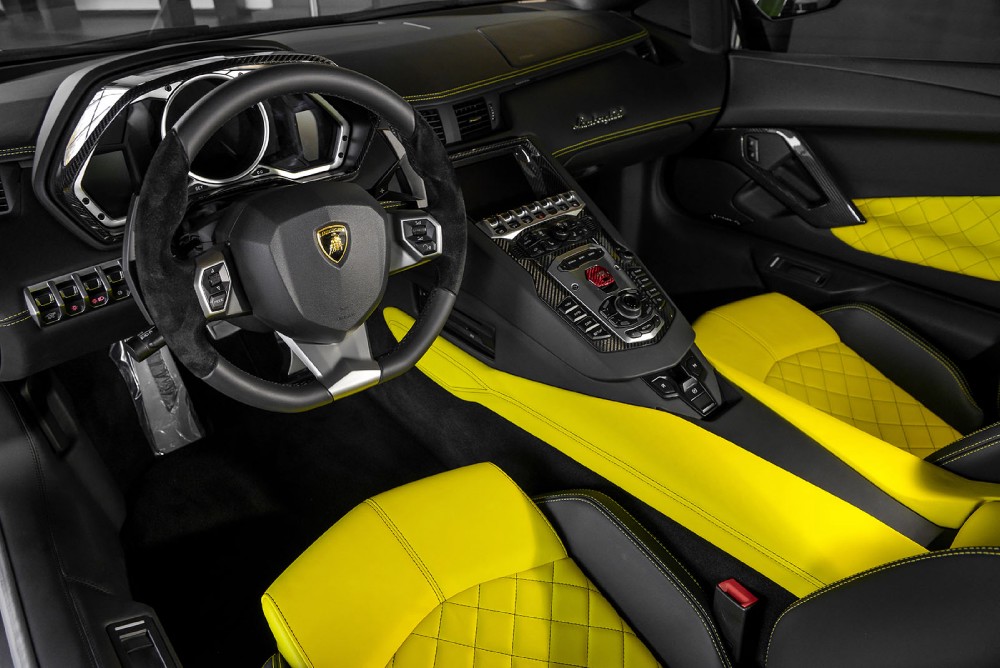 2014 Lamborghini Aventador Image 3
