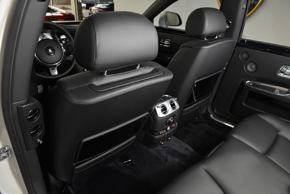 2015 Rolls-Royce Ghost Series II Image 25