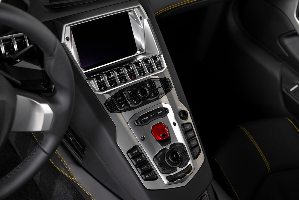 2015 Lamborghini Aventador Image 11