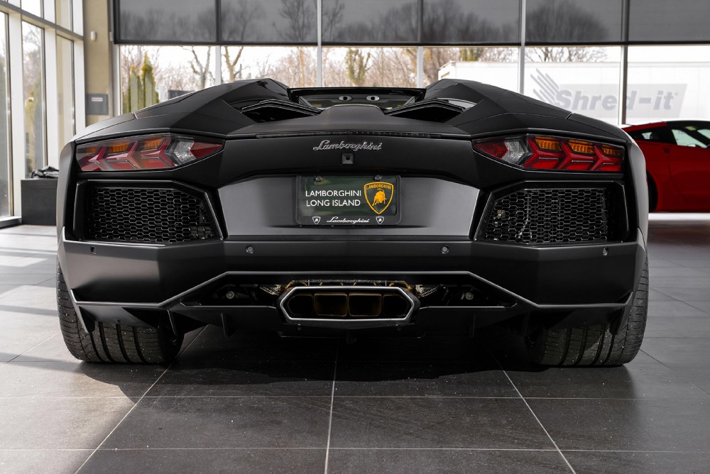 2015 Lamborghini Aventador Image 15