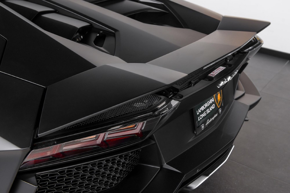 2015 Lamborghini Aventador Image 16
