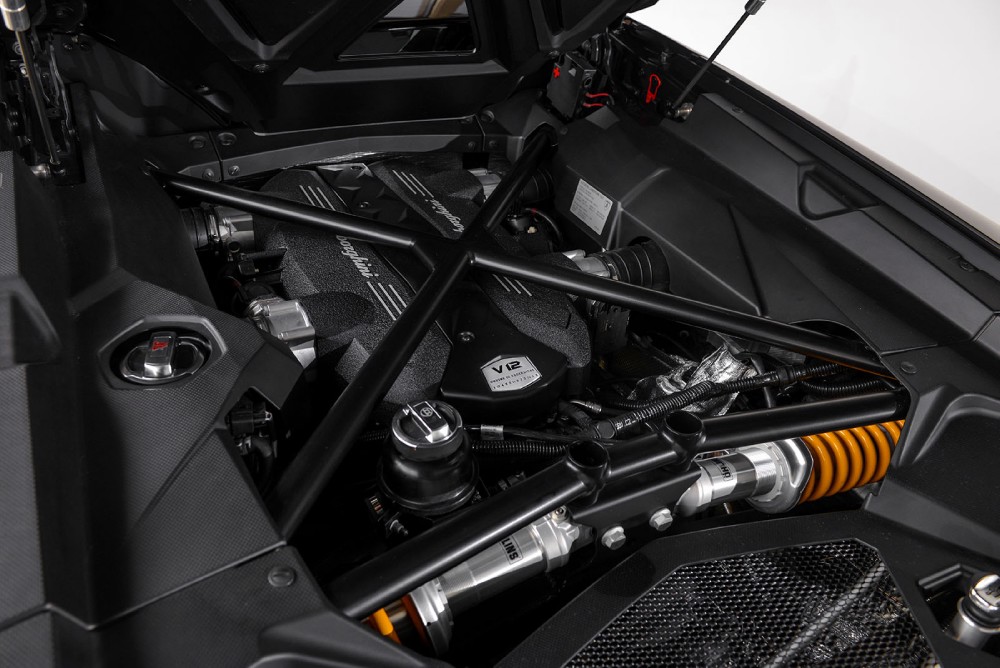 2015 Lamborghini Aventador Image 18