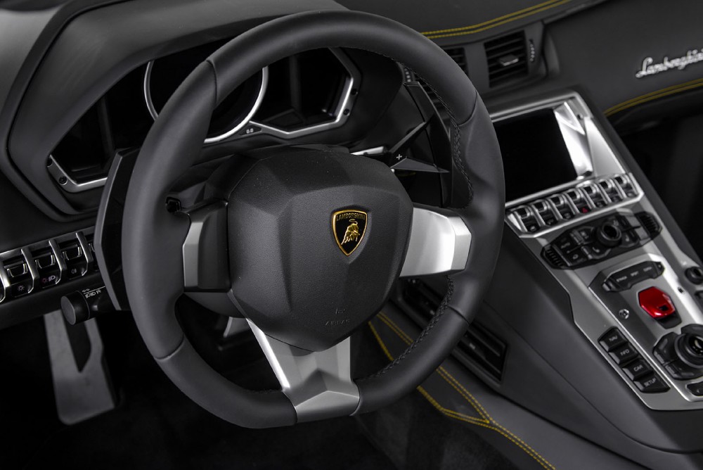 2015 Lamborghini Aventador Image 19