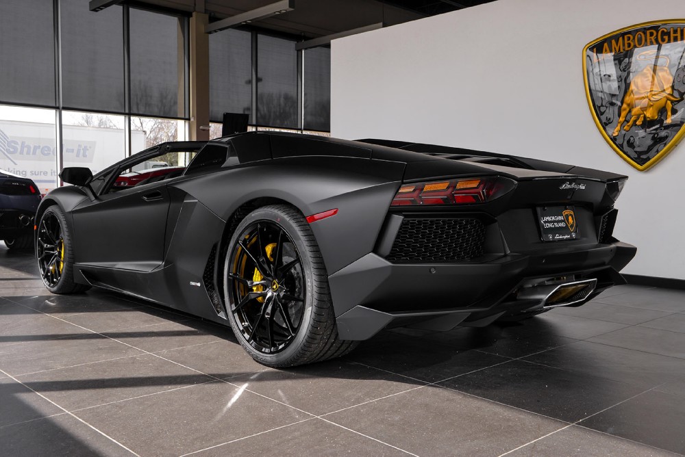 2015 Lamborghini Aventador Image 2
