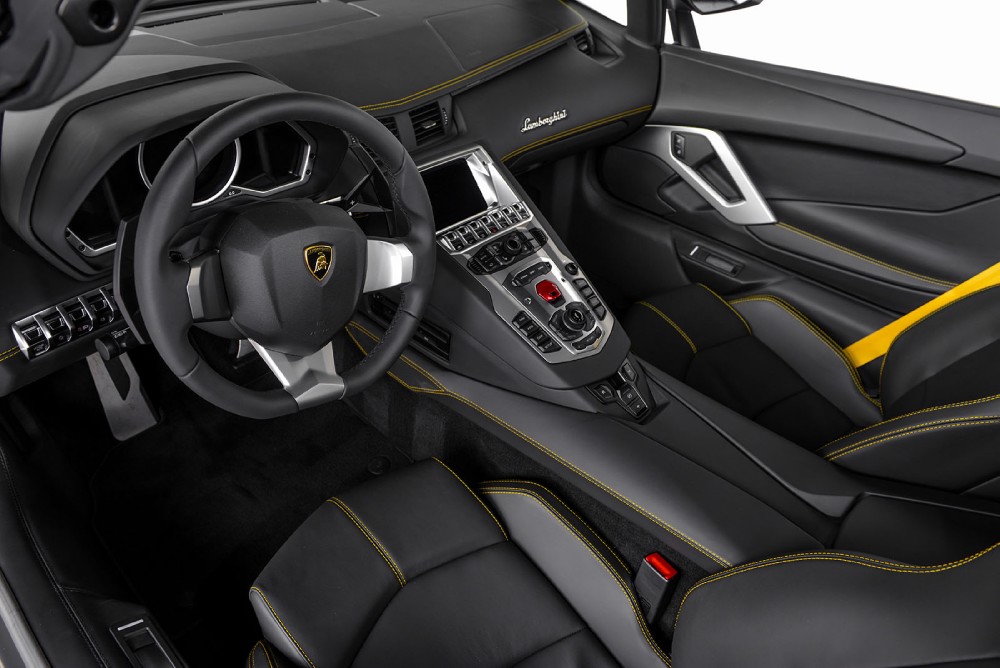 2015 Lamborghini Aventador Image 3