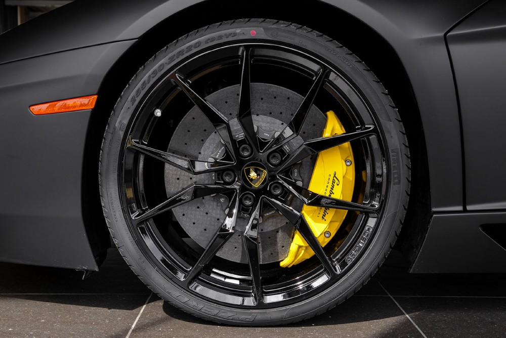 2015 Lamborghini Aventador Image 4