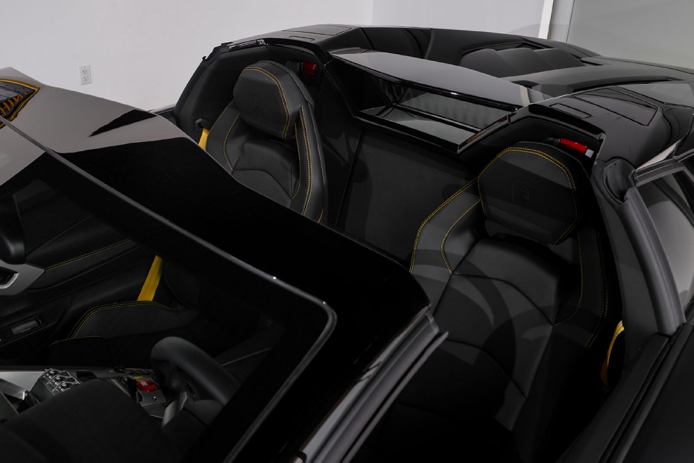2015 Lamborghini Aventador Image 8