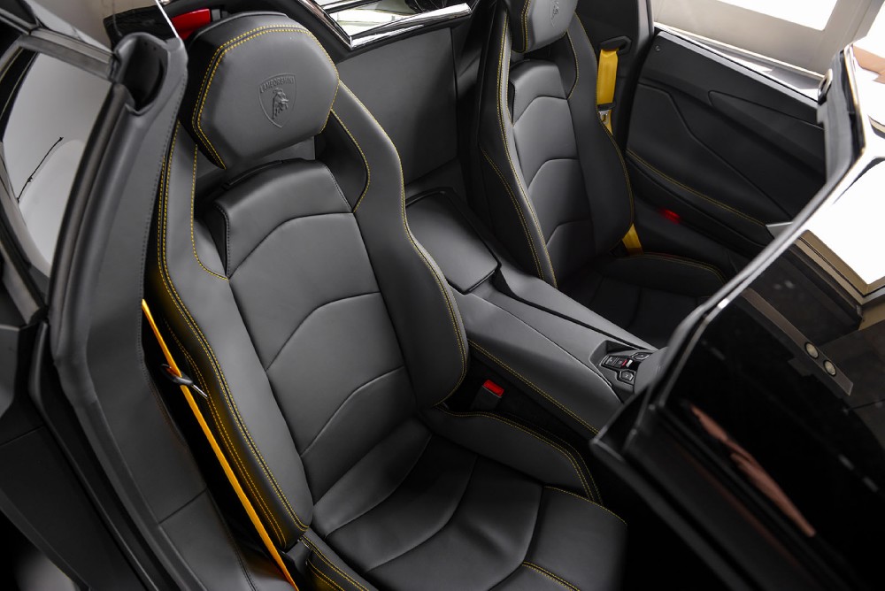 2015 Lamborghini Aventador Image 9