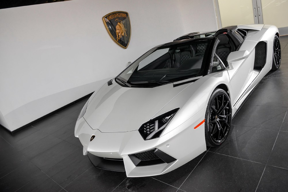2015 Lamborghini Aventador Image 12