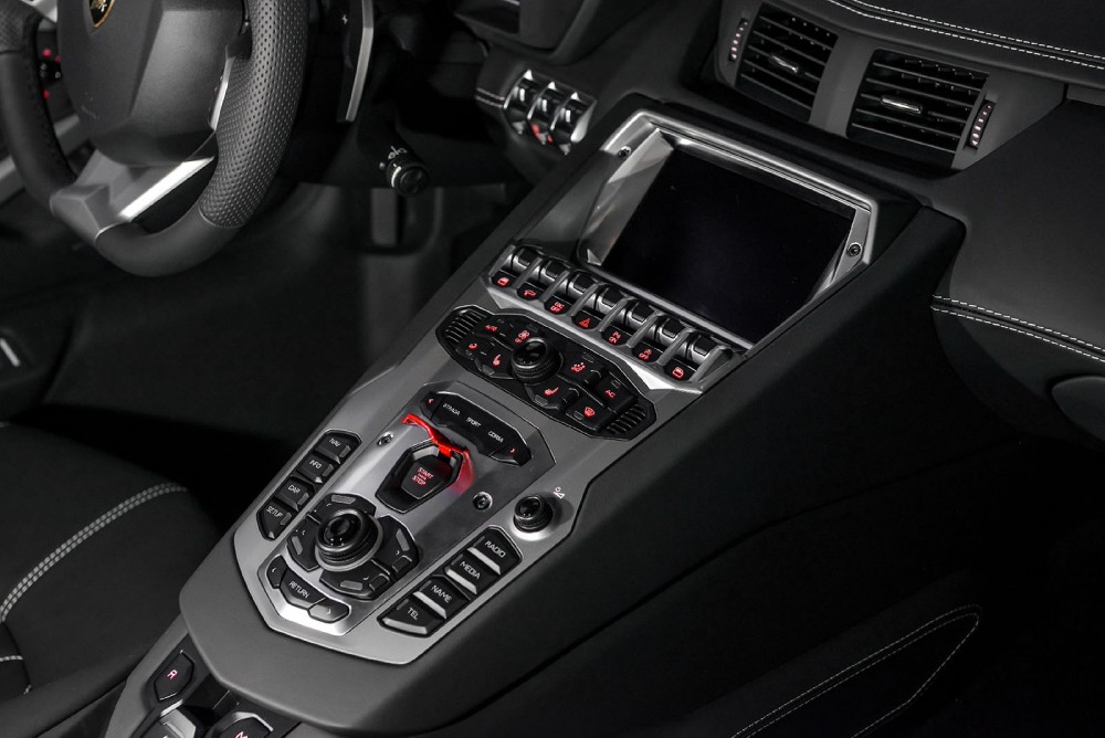 2015 Lamborghini Aventador Image 14