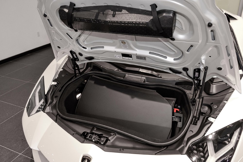 2015 Lamborghini Aventador Image 17