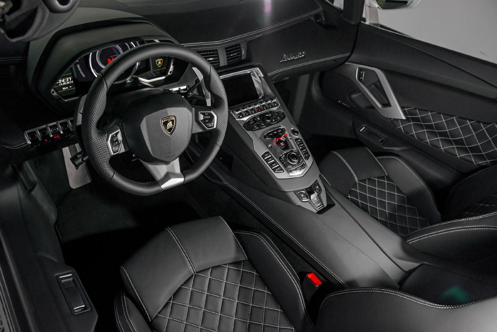 2015 Lamborghini Aventador Image 3