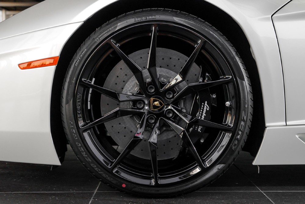 2015 Lamborghini Aventador Image 4