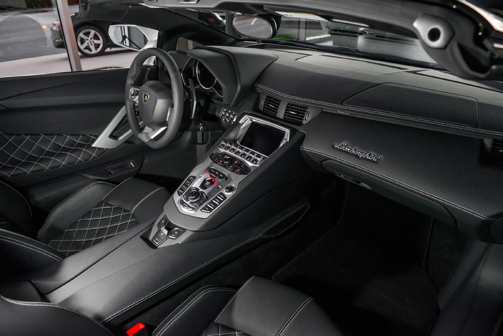 2015 Lamborghini Aventador Image 9