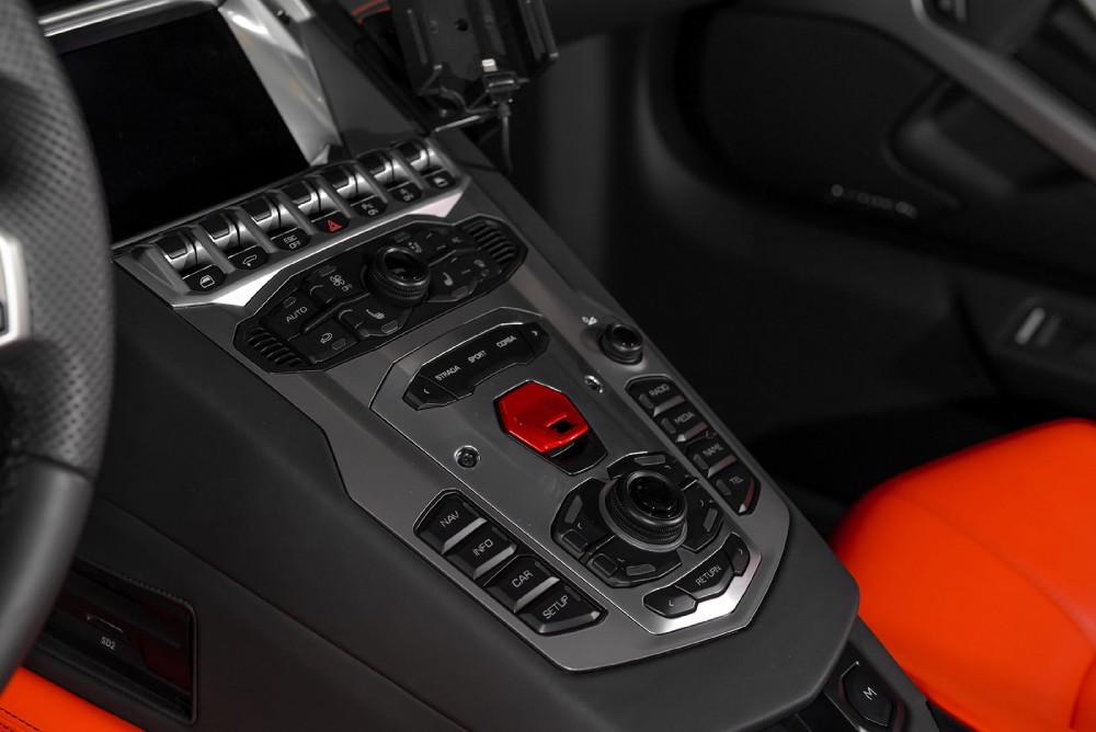 2013 Lamborghini Aventador Image 17