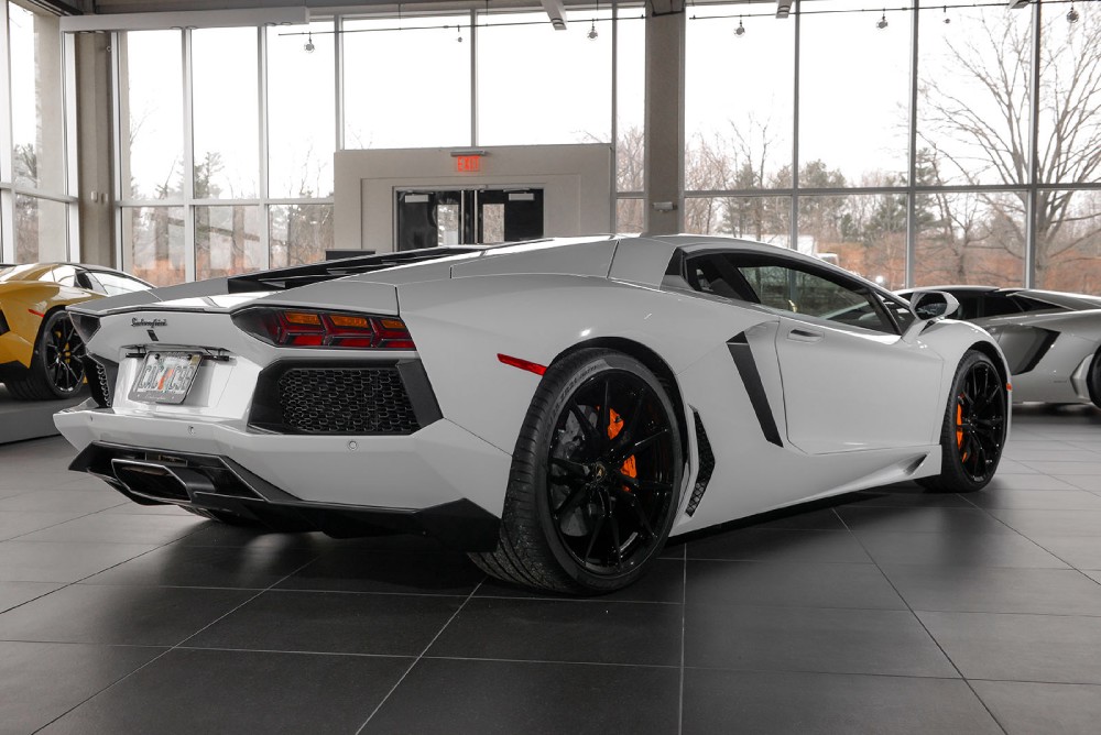 2013 Lamborghini Aventador Image 2