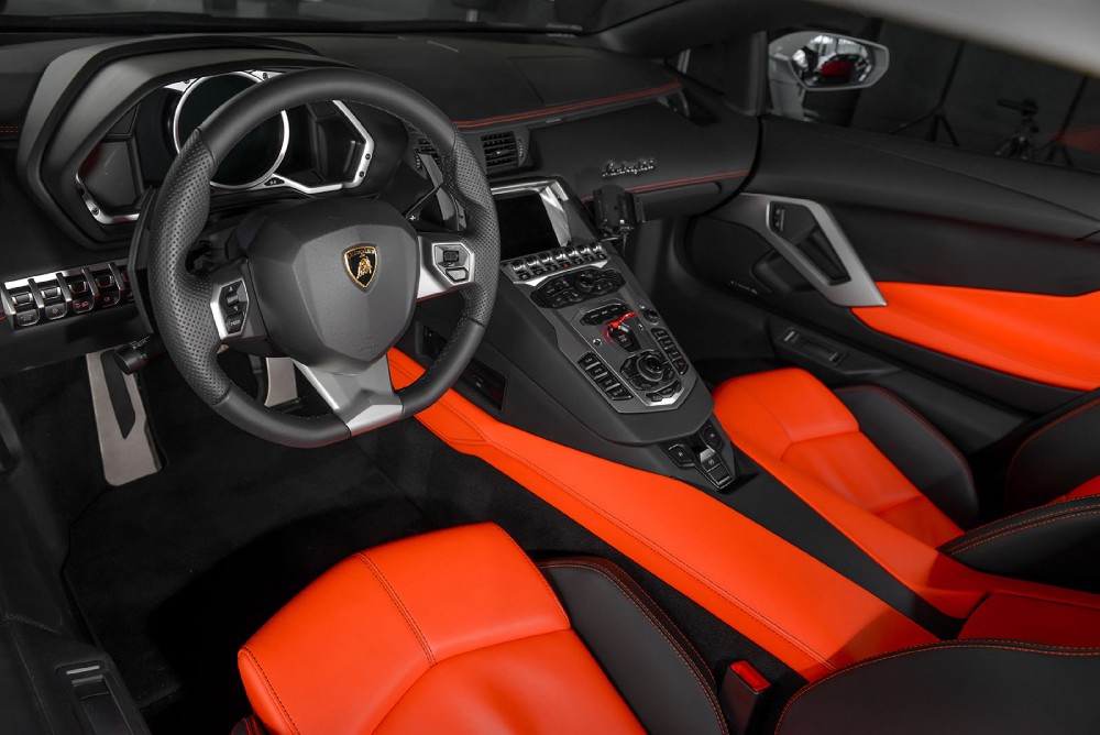 2013 Lamborghini Aventador Image 3