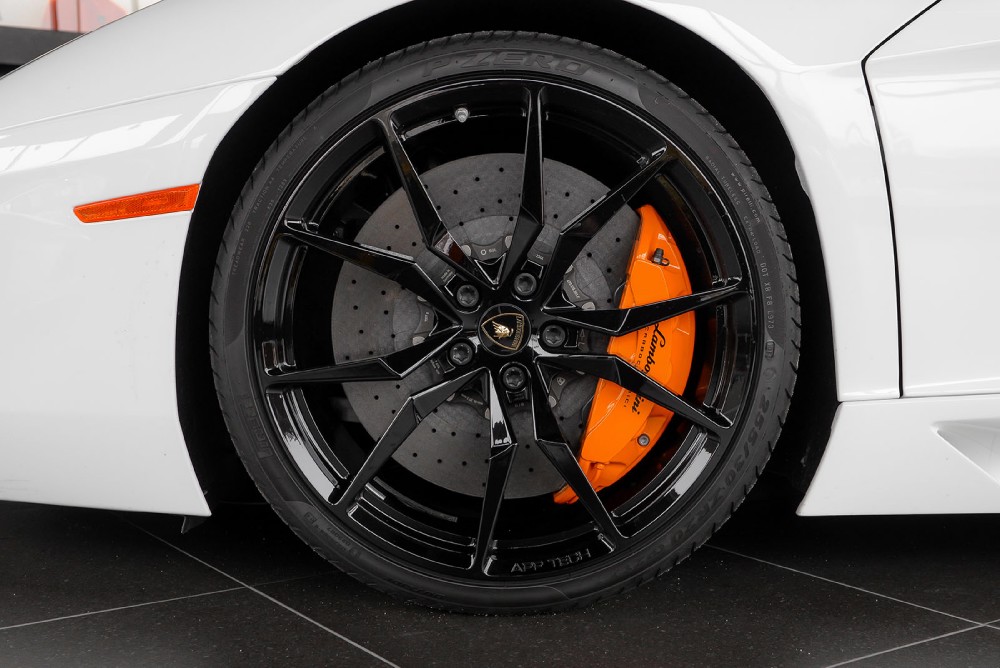 2013 Lamborghini Aventador Image 4