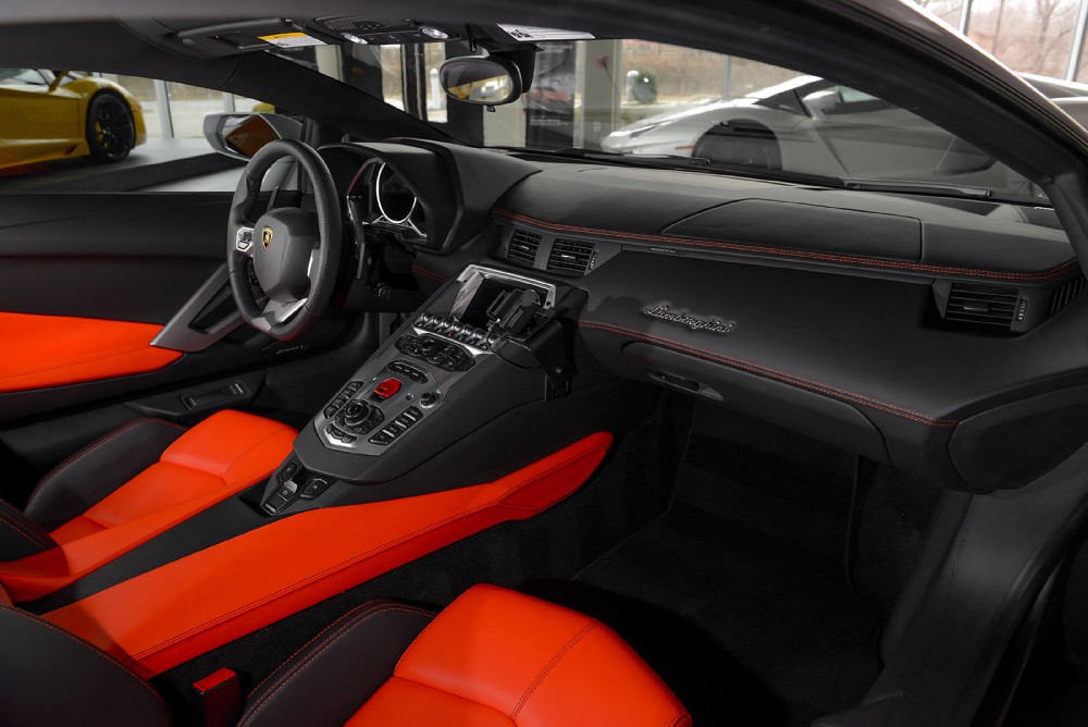 2013 Lamborghini Aventador Image 8