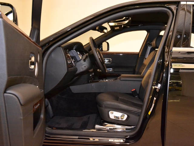 2011 Rolls-Royce Ghost Image 13