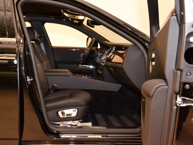2011 Rolls-Royce Ghost Image 16