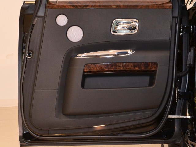 2011 Rolls-Royce Ghost Image 25