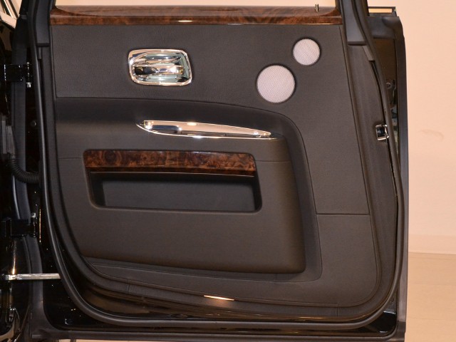 2011 Rolls-Royce Ghost Image 26