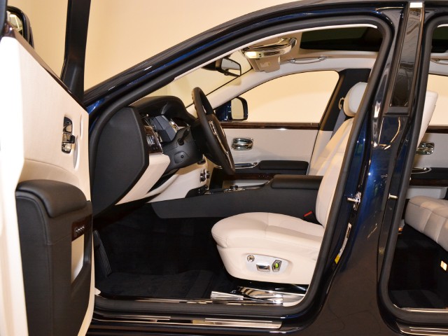 2011 Rolls-Royce Ghost Image 13