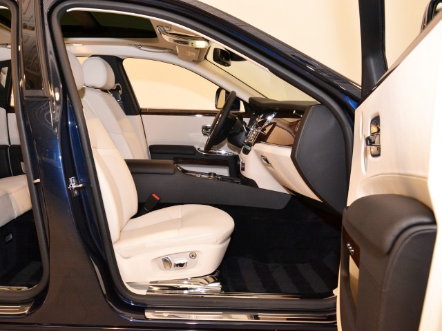 2011 Rolls-Royce Ghost Image 16