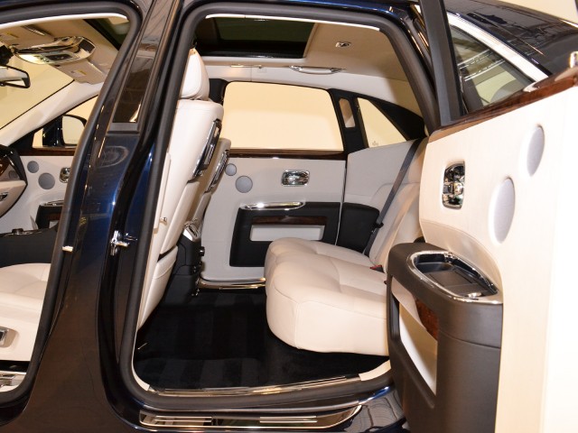 2011 Rolls-Royce Ghost Image 17