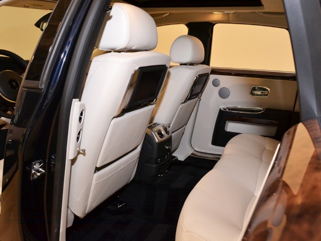 2011 Rolls-Royce Ghost Image 19