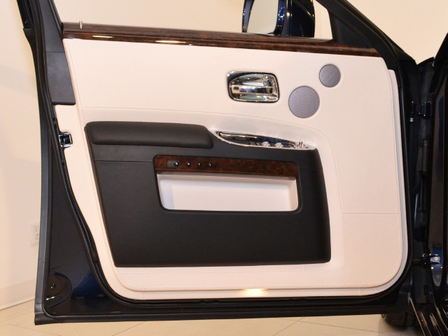 2011 Rolls-Royce Ghost Image 23