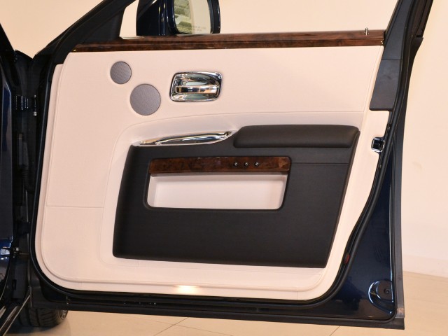 2011 Rolls-Royce Ghost Image 24