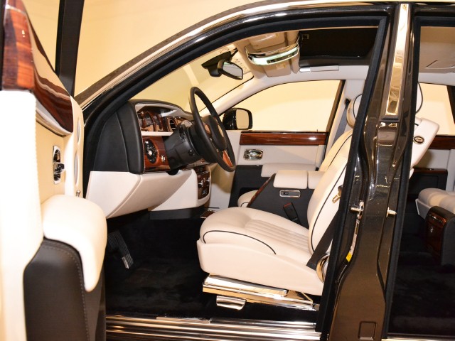 2011 Rolls-Royce Phantom Image 13