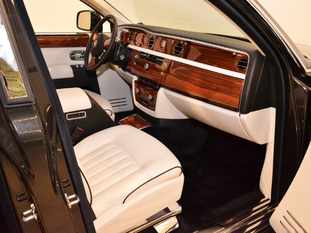 2011 Rolls-Royce Phantom Image 15