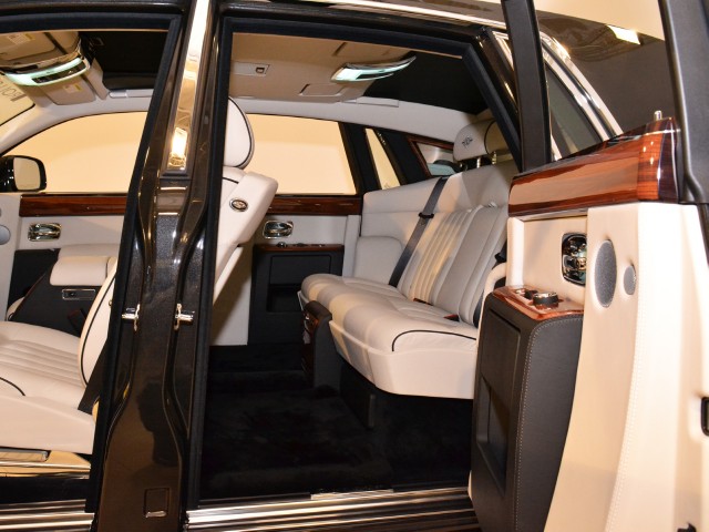 2011 Rolls-Royce Phantom Image 17
