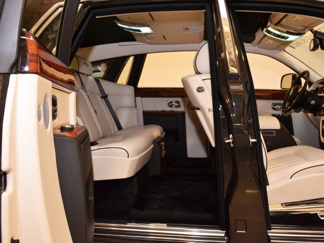 2011 Rolls-Royce Phantom Image 20