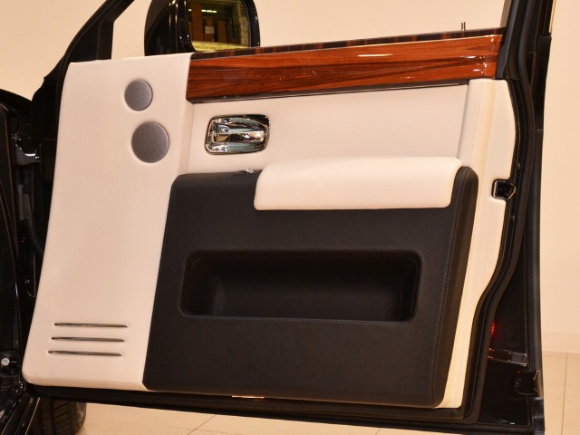 2011 Rolls-Royce Phantom Image 24