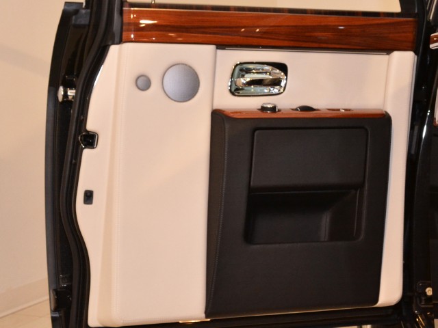 2011 Rolls-Royce Phantom Image 25