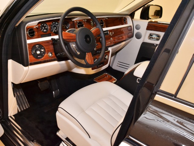 2011 Rolls-Royce Phantom Image 3
