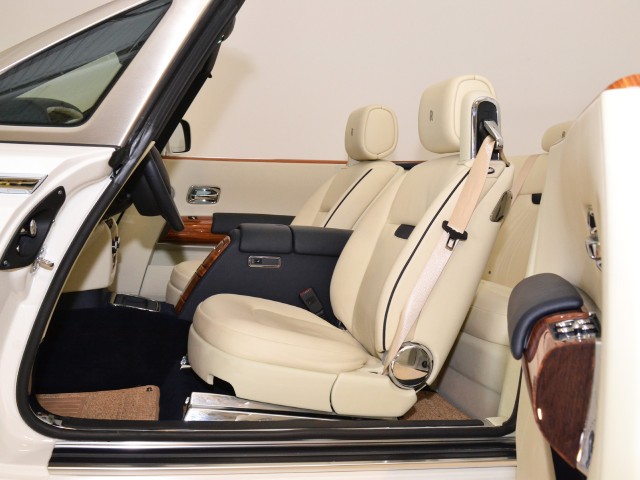 2011 Rolls-Royce Phantom Drophead Coupe Image 21