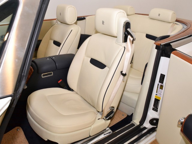 2011 Rolls-Royce Phantom Drophead Coupe Image 22